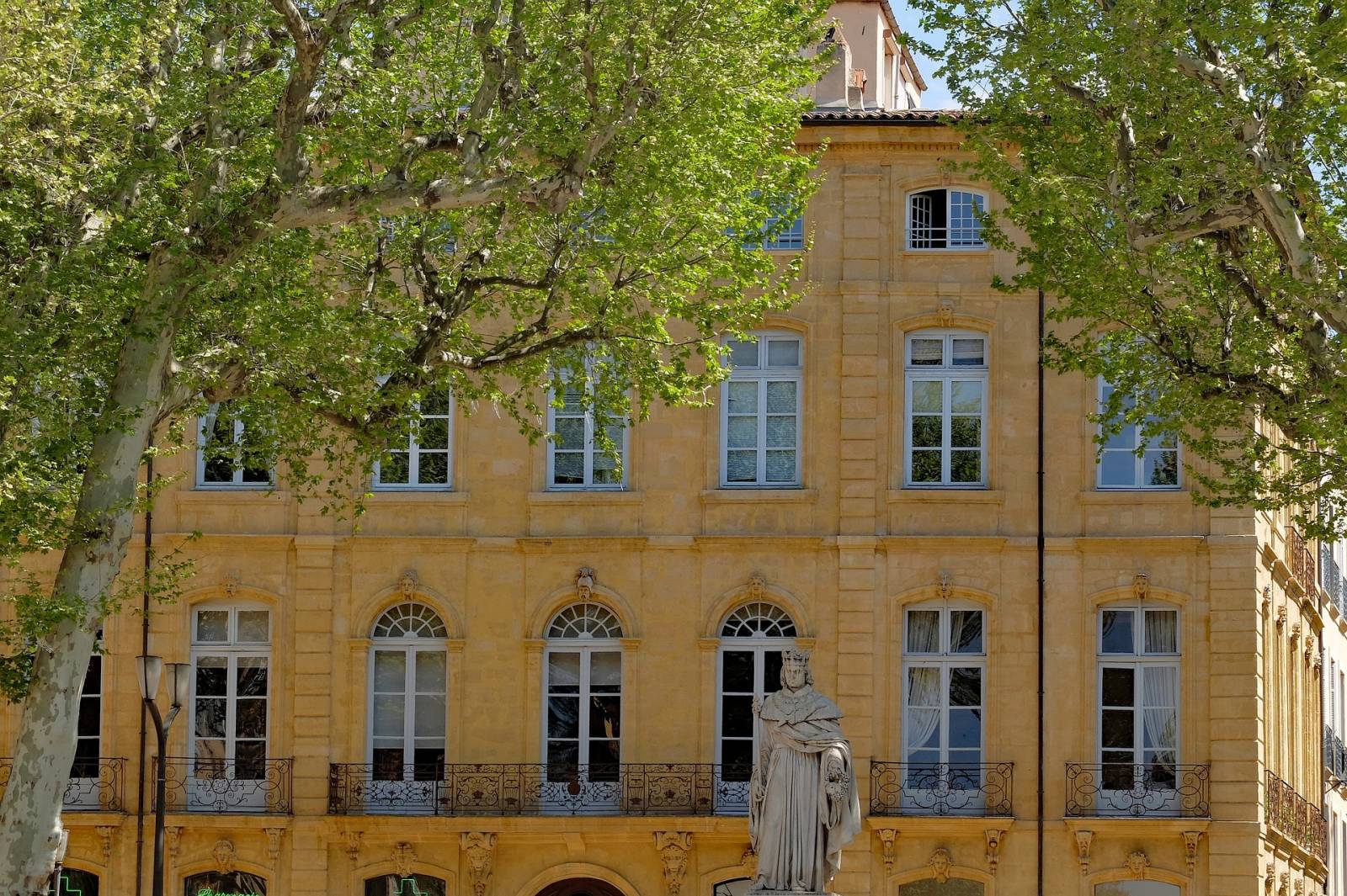 Vendez votre terrain situé en Provence à un promoteur immobilier par l'intermédiaire de Maître Benjamin Hachem