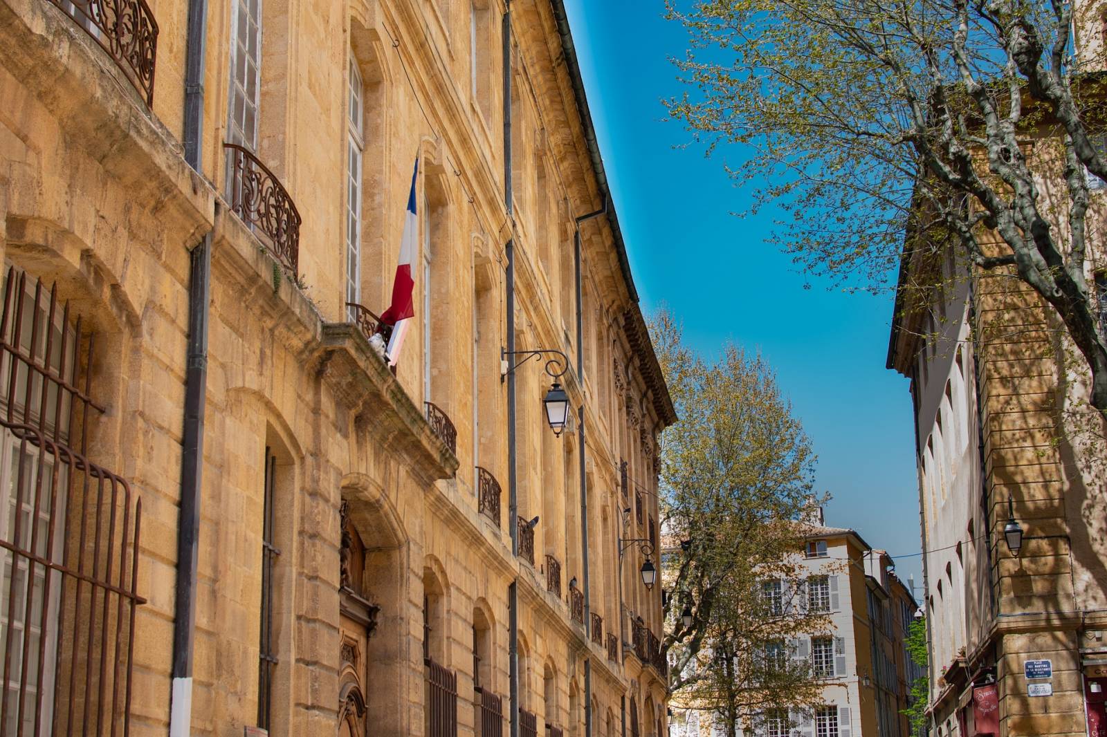 Avocat en droit de l'urbanisme pour obtenir la modification de zonage au Plan Local d'Urbanisme intercommunal (PLUI) du Pays d'Aix